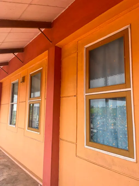 Ward windows before the recorded tinting work.