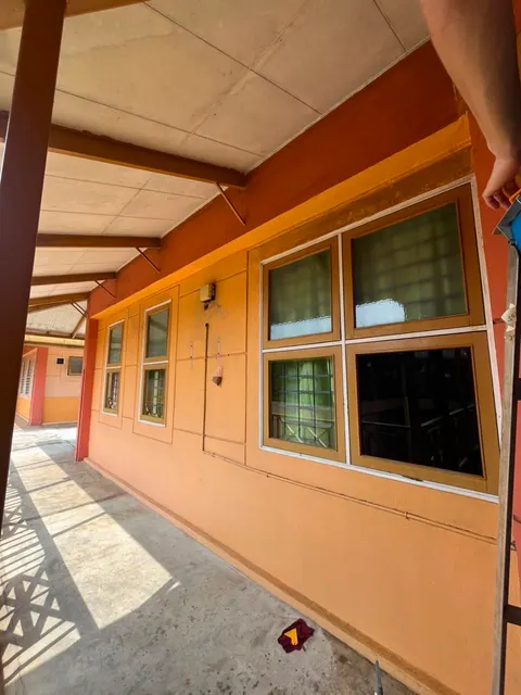 Tinting work along the ward corridor.