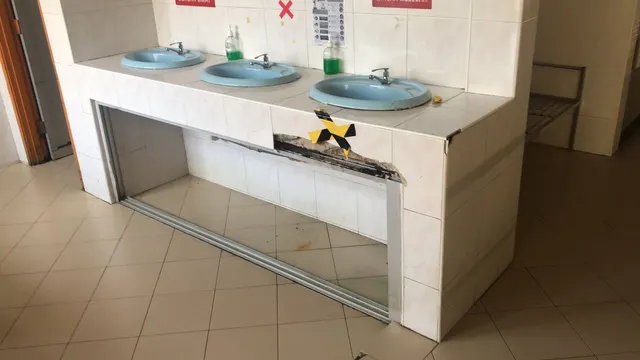 Existing washbasin counter at SMK Seri Kenangan.