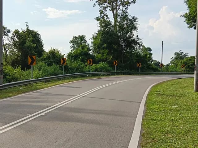 Road bend and chevron delineators.