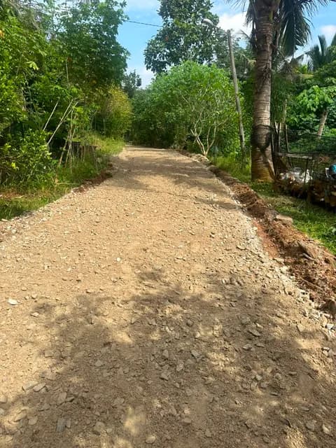 Road-base surface at Jalan En Mohamad.