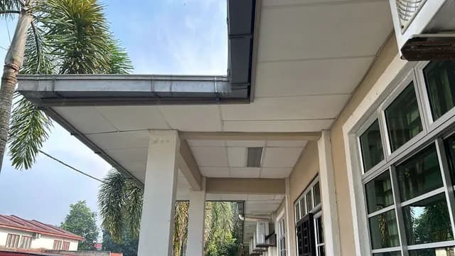 Covered walkway and eaves at PAPN.