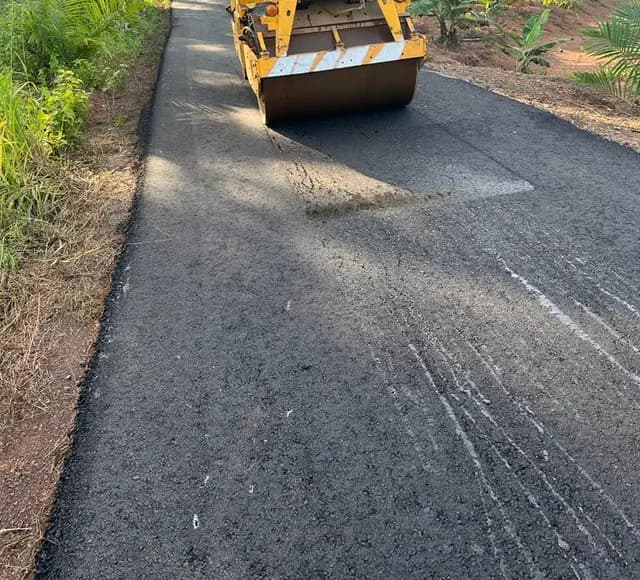 Road roller on the paving run.