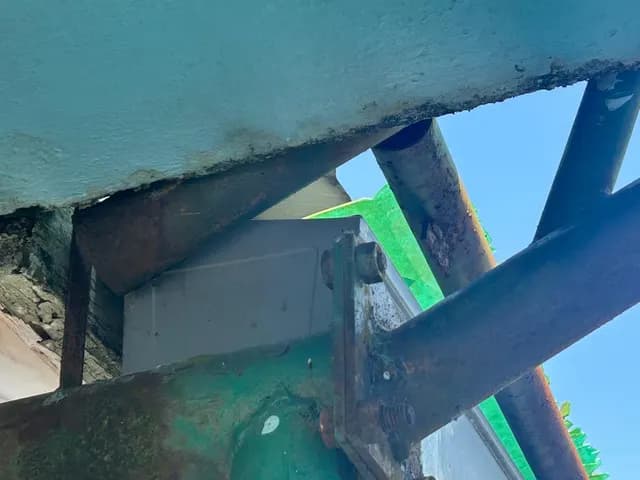 Roof-support connection detail at Sekolah Agama Bandar Segamat.